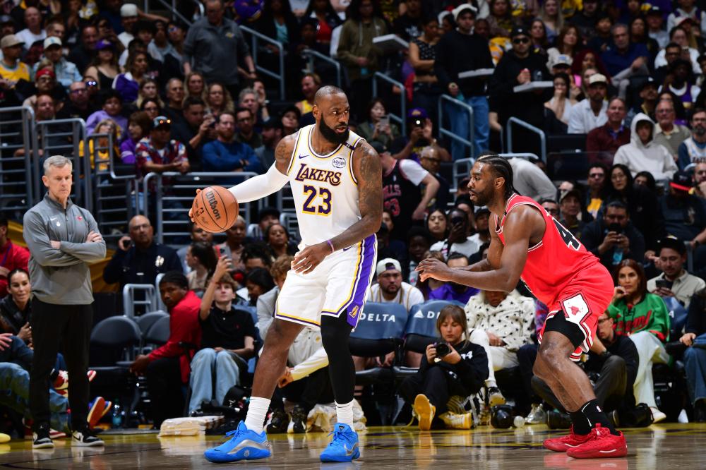 篮球——NBA常规赛：勇士不敌骑士.